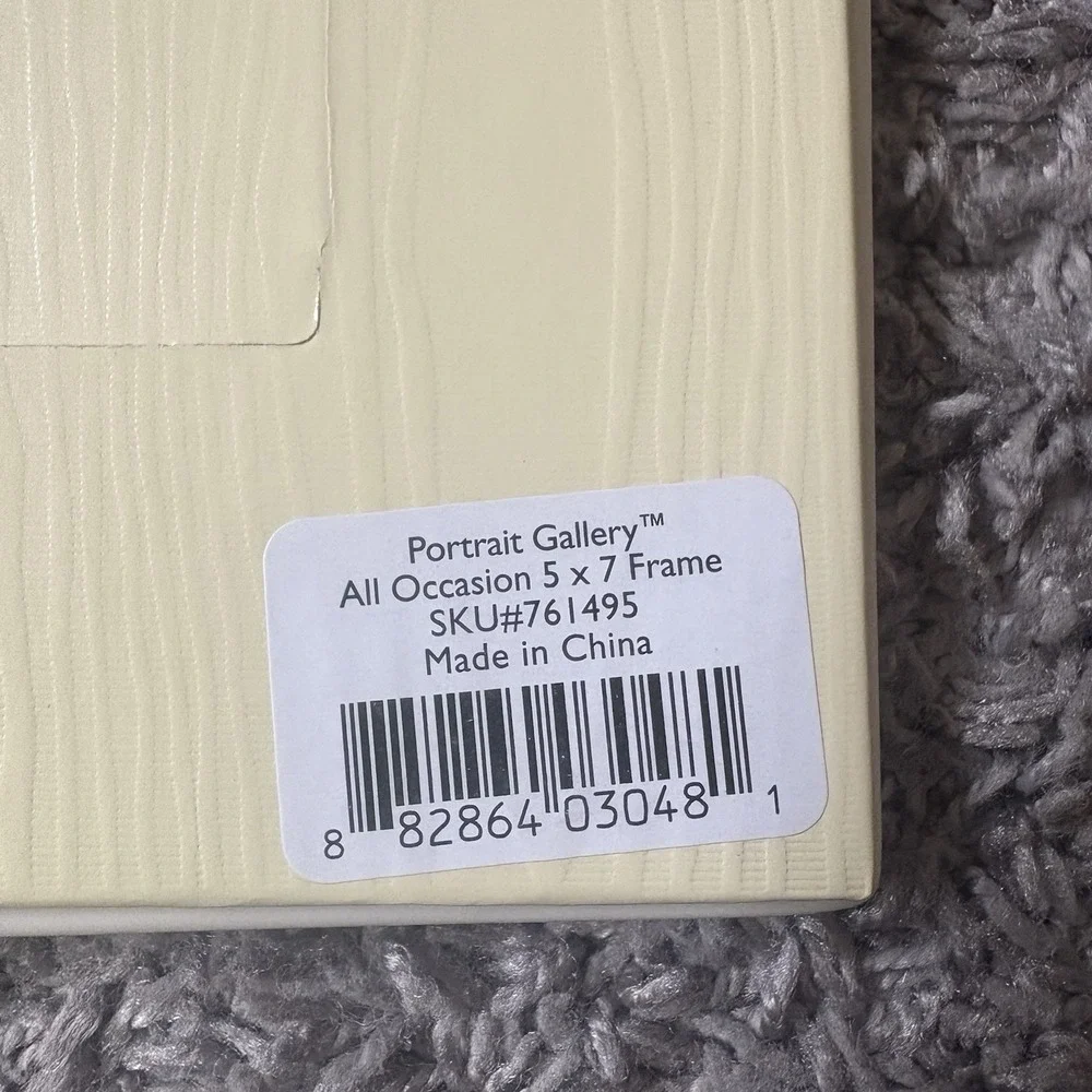 Lenox Portrait Gallery 5x7 Frame New With A Flaw,‎ With Box